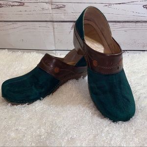 Dansko Hunter Green Suede and Leather Clogs Size 8